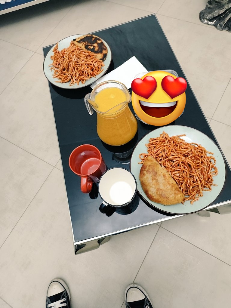 PasaperaLinda's tweet photo. Tuve capa en la Cruz Roja peruana desde temprano, no comí nada en todo el día, salí a las 7:30 pm muriendo de hambre y mi señorito enamorado me espero con comidita lista🧡. Ignoren a su milanesa quemada jajaja se le quemó por salir rapidito a recibirme cuando llegué!🥺
#Loadoro🧡 https://t.co/5fD92MPs8u