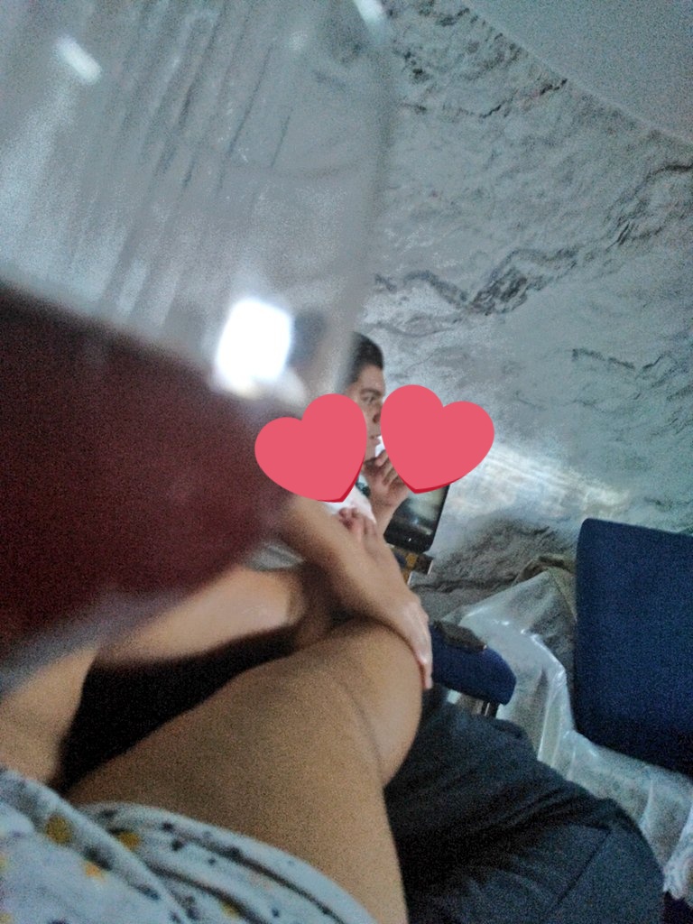 PasaperaLinda's tweet photo. Tuve capa en la Cruz Roja peruana desde temprano, no comí nada en todo el día, salí a las 7:30 pm muriendo de hambre y mi señorito enamorado me espero con comidita lista🧡. Ignoren a su milanesa quemada jajaja se le quemó por salir rapidito a recibirme cuando llegué!🥺
#Loadoro🧡 https://t.co/5fD92MPs8u