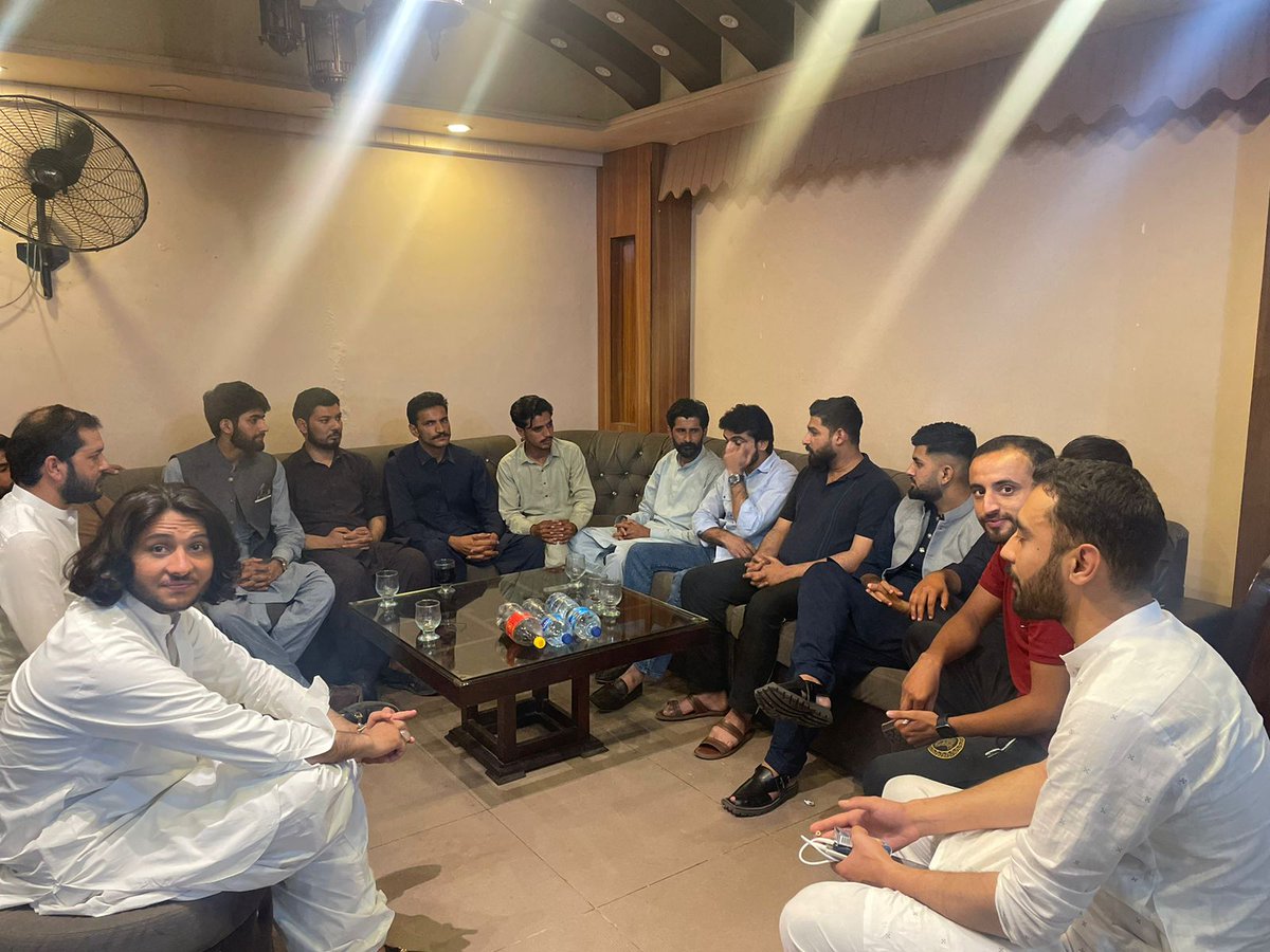 psfmansoor's tweet photo. Met Chairman PSF AJK @AamirInqlabi &amp; other office bearers last night. Discussion was held regarding the preparations of Baagh Jalsa. PSF is strengthen &amp; organized in the entire Pakistan &amp; ready to act on the instructions of Chairman Bilawal Bhutto Zardari.
@BBhuttoZardari https://t.co/mjonjtxnrS