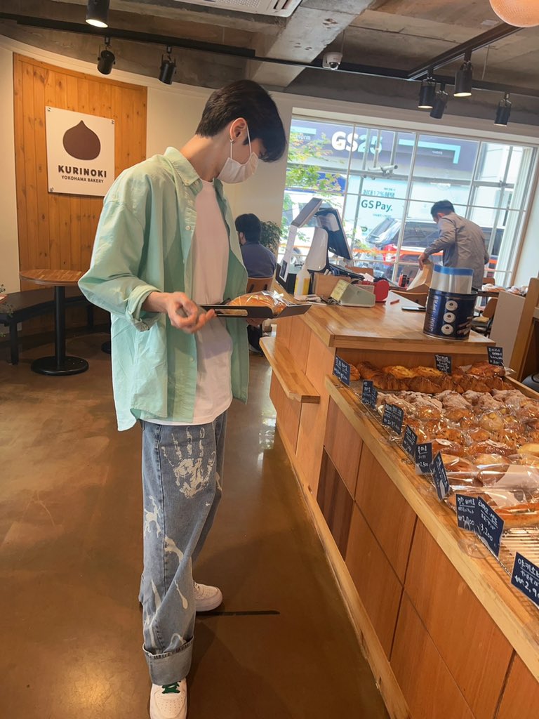 MontOfficial's tweet photo. 쿠키노리제빵🥐

오늘다먹어버리겠다아~~~~!!

쫀득쫀득 완전 맛있엉🫠

#먹어봤새온
#김빵면 #빛새온 https://t.co/7GIzCxFcqy