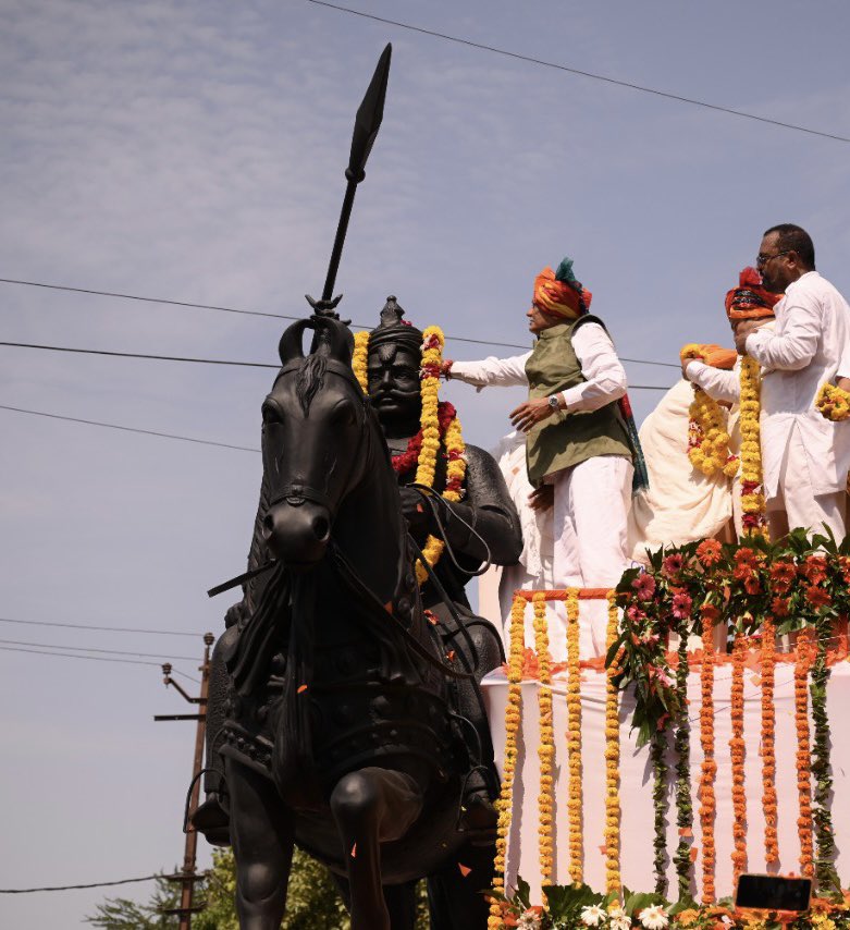 Jaydrathsinhji's tweet photo. वीर शिरोमणि "महाराणा प्रताप" जी की जयंती की आप सभी को हार्दिक शुभकामनाएं 🔱
 #maharana #maharanapratap https://t.co/lEnVphMIbd