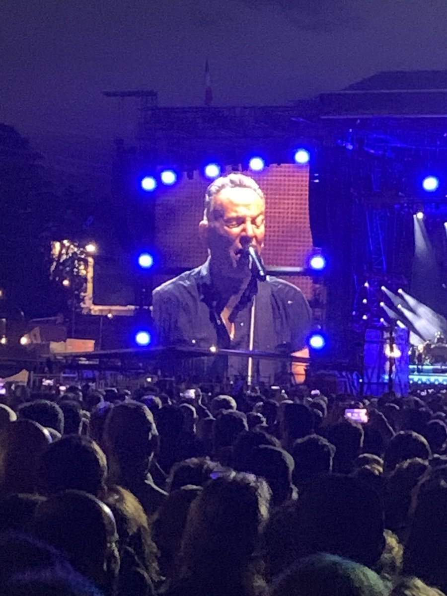 KeithHopkinsDub's tweet photo. What a fantastic show in Rome, fantastic memories which will stay with me forever ❤️🇮🇹 #springsteenroma https://t.co/ltmyKZVA4g