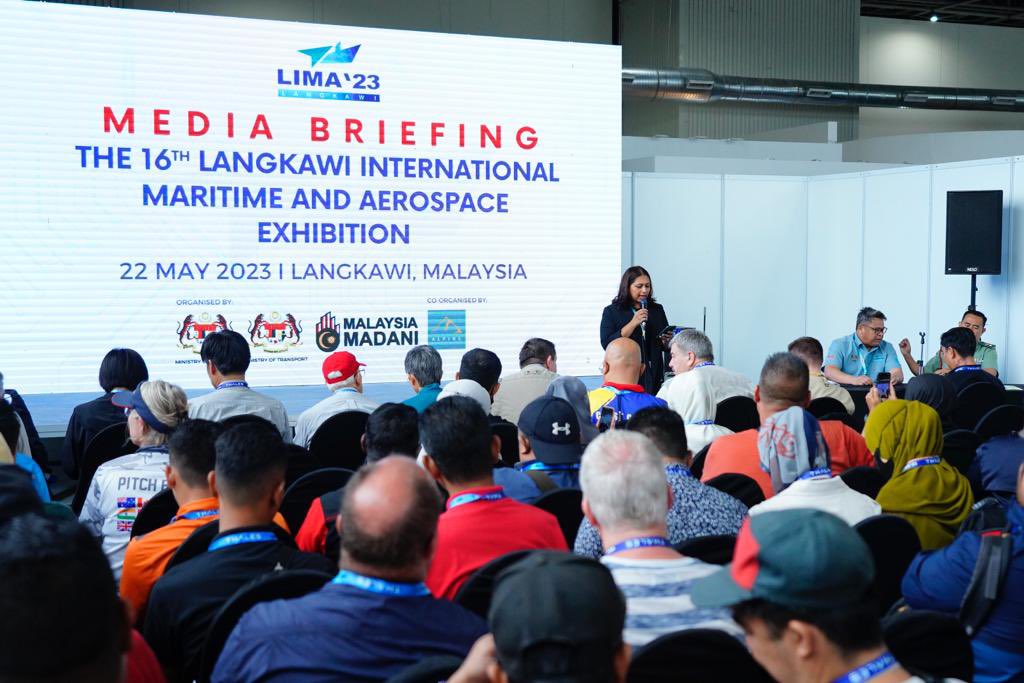 Sekitar “Media Briefing” kepada pasukan media yang menyertai #LIMA2023 tahun ini. 

Pasukan media kali ini terdiri daripada media tempatan dan media antarabangsa. 

#MindefMalaysia
#MindefUpdate
#LIMA2023
#LetsGoLIMA23
#JomMeriahLIMA2023
#FuyohLIMA2023
#LIMA2023Gempak