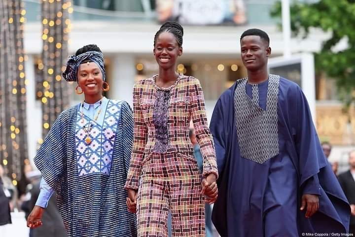 Le Sénégal 🇸🇳 brille encore ! Cette fois-ci dans le domaine du cinéma avec le film en pulaar de #RamataToulayeSy 'Banel et Adama' présenté en sélection officielle au #FestivaldeCannes2023 !
#kebetu #Senegal #cinemaafricain
