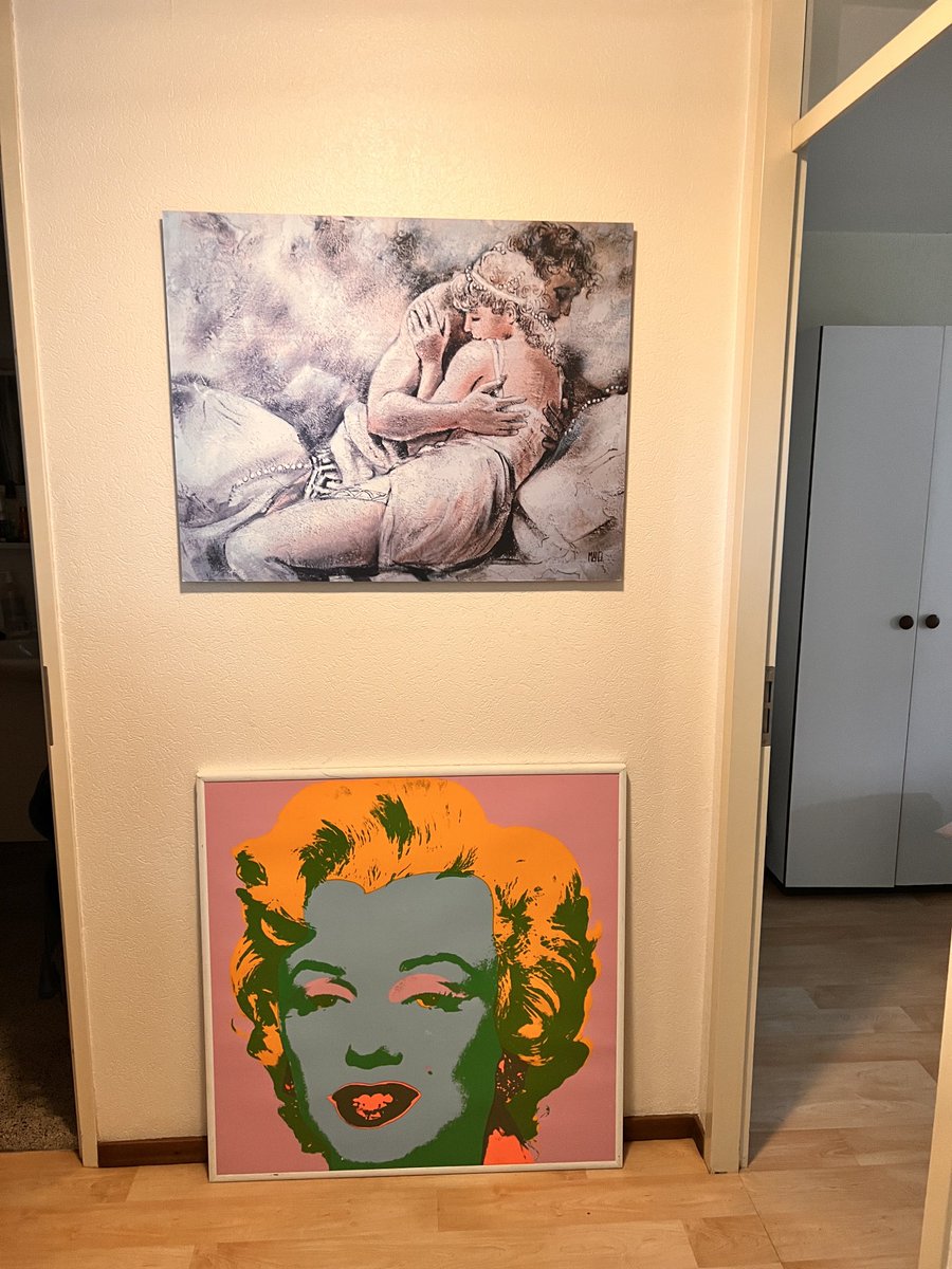 _2TAURUS2_'s tweet photo. Goedemorgen, even wat nieuwe afbeeldingen aan de muur en je woning ziet er weer anders uit. Zo verras ik steeds weer mijn vriendin. Net als in een museum zegt ze altijd 😃 Ik doe dit om de paar weken, ik heb geen zin om maanden of jaren dezelfde muur te zien. Het geeft vreugde. https://t.co/Dv861DCop9
