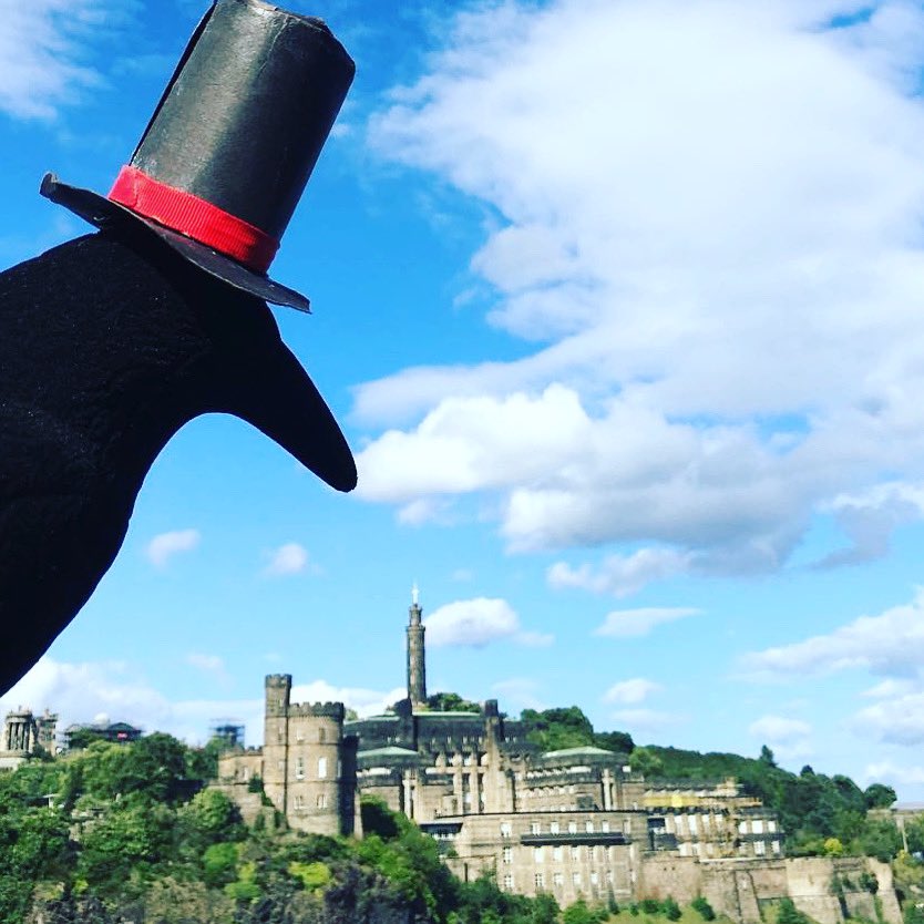 Kit the Crow’s been all over the world - where is he today? #namethecity
#travelswithmycrow #Shakespeare #travelphotography #shakespearefan #travel #crow #worldtraveler #worldtravelerpics #travelphotos