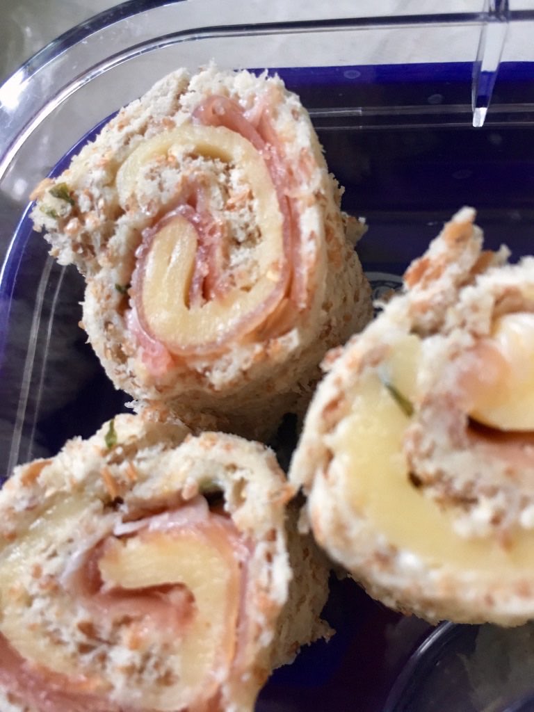 This #YumBox had different types of roll ups. Guava Jam with Cheese, Procuitto with Cheese, Salami and Cheese. Yes I love cheese. A little popcorn for no reason. Hahahaha.