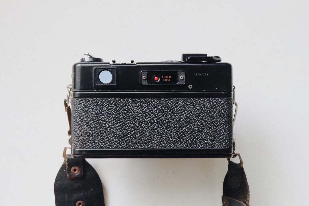 UyyBlue's tweet photo. Selling my FILM CAM! ๐ท
Yashica Electro 35 GTN ๐๏ธ w/ Yashinon DX 45mm f1.7 lens. Great condition. All settings working. Meter working. Lens clear. Includes battery. Body shows wear (see photos). Comes with leather case.
DM for more info!
#FilmPhotography #CameraForSale https://t.co/0j30G5tFhj
