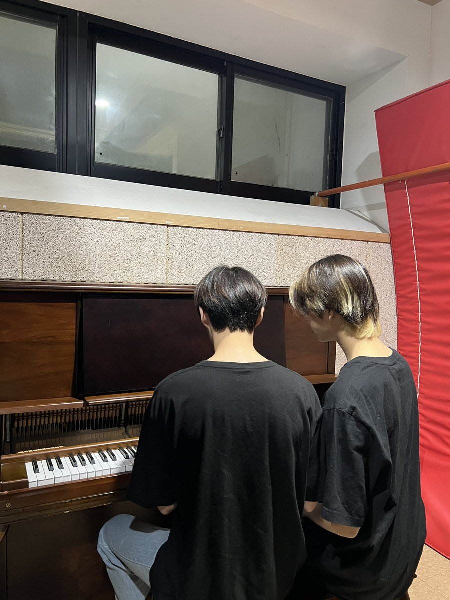 by_EPEX's tweet photo. [#백승]

우리 민우~~생일축하한다아 20대 첫 생일 어때? 똑같지? 그치? 건강 잘 챙기고 항상 옆에서 응원하니까 하고싶은거 다 해 뭐든 잘할거니 난 믿는당~~ 사진은 진짜 많이 참았다... ㅎ 아푸지말고 오래 보자 이왕 시작한 거 같이 정상은 찍자ㅋㅋ 사랑해~🥰

#OurVitAMINDay #아기_천사_아민럽 https://t.co/tm2Hp4sa58