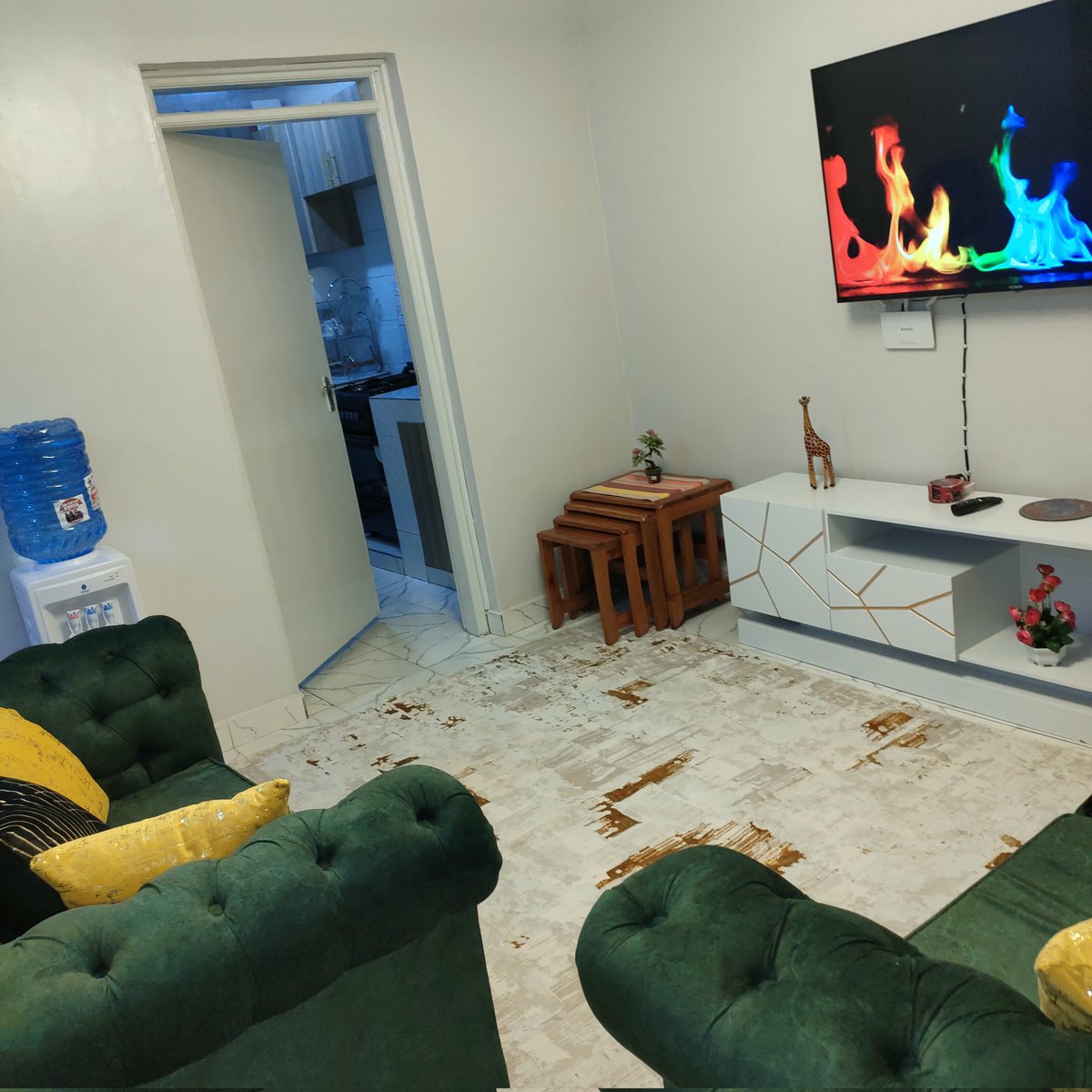 kenmwalker's tweet photo. -Easy access to all amenities 
-Panoramic Rooftop view
-Price Ksh 2500 negotiable for longer stays
Call/WhatsApp 0700206644
Thika road https://t.co/BlRSCxYtSZ