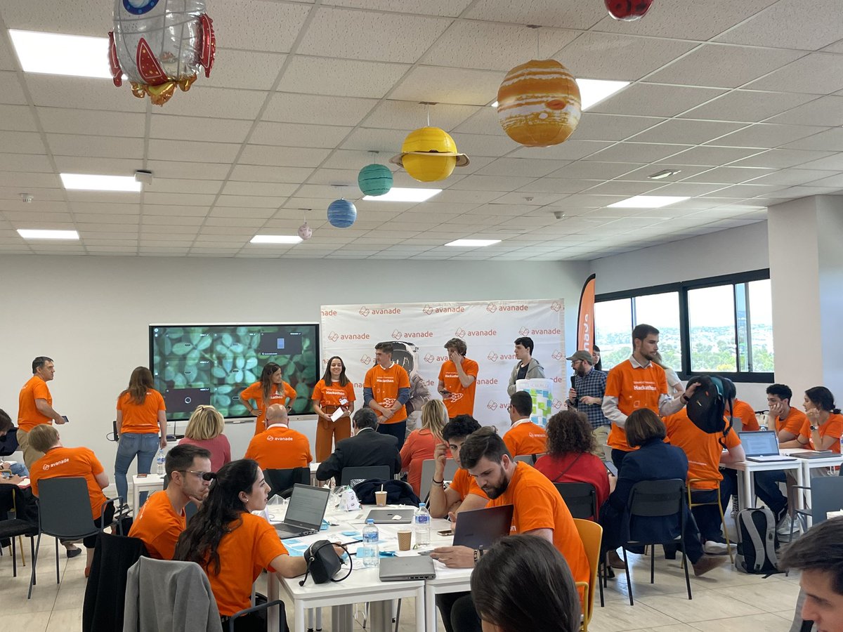 pauhenar's tweet photo. El jueves pasado tuve la suerte de participar en el #nonprofithackathon que @AvanadeSpain organizaba en partnership con @uaxuniversidad y @CruzRojaEsp. Un regalo poner “piel” a la tecnología para ayudar a colectivos vulnerables. ¡Gracias por el regalo! https://t.co/8siSTdwEY9