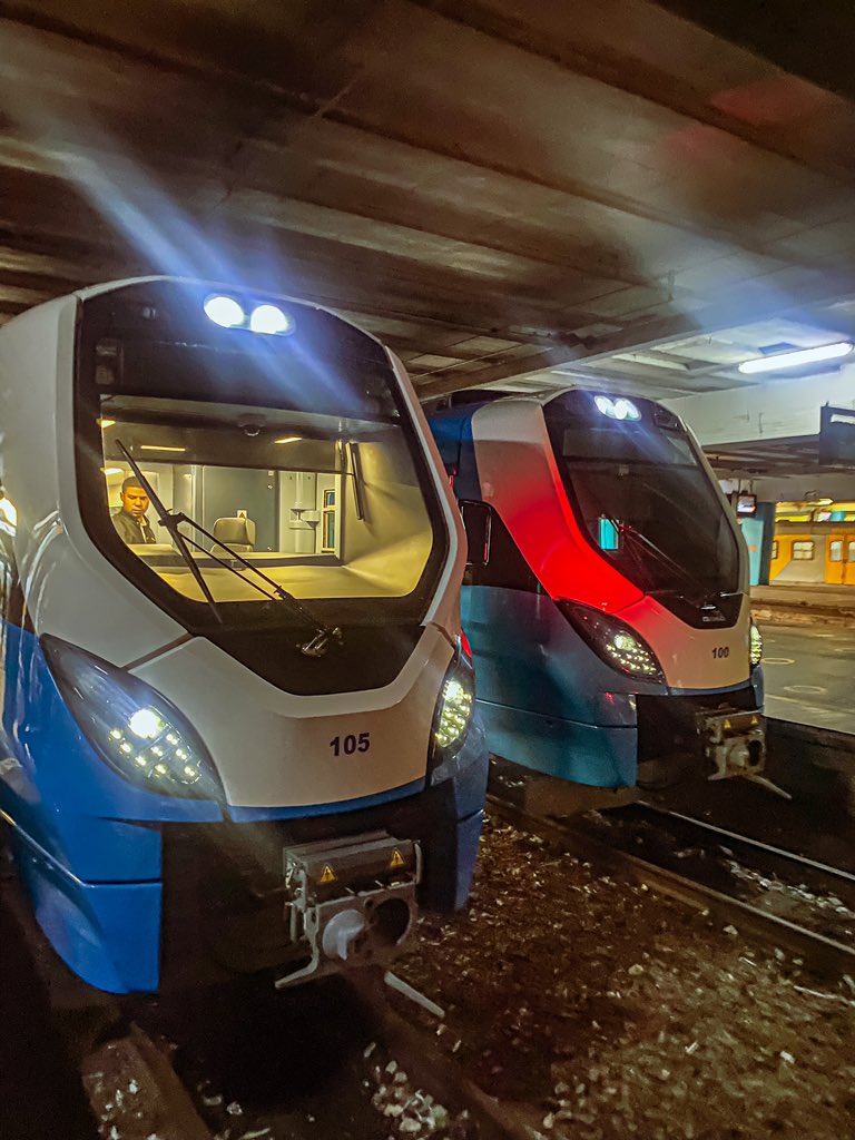 CPTtwins's tweet photo. Happy New Week Cape Town 💙💛

Travelling on @MetrorailWC to Town . View from the train 🚆. #PeoplesTrain @PRASA_Group https://t.co/8wJT6IQyjs