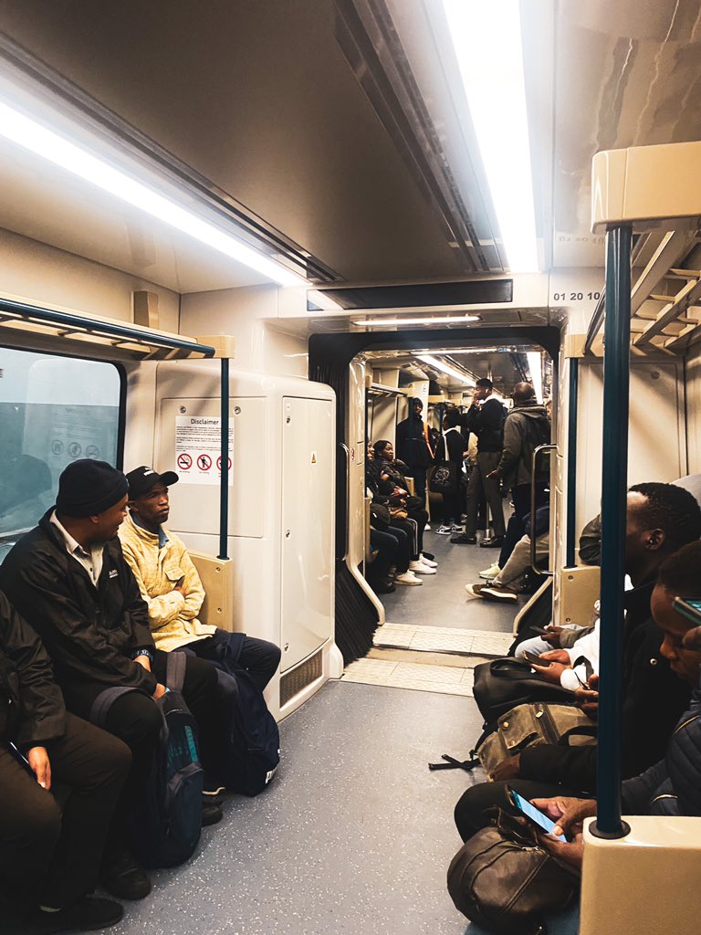 CPTtwins's tweet photo. Happy New Week Cape Town 💙💛

Travelling on @MetrorailWC to Town . View from the train 🚆. #PeoplesTrain @PRASA_Group https://t.co/8wJT6IQyjs