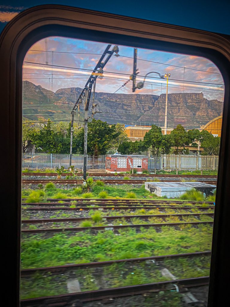 CPTtwins's tweet photo. Happy New Week Cape Town 💙💛

Travelling on @MetrorailWC to Town . View from the train 🚆. #PeoplesTrain @PRASA_Group https://t.co/8wJT6IQyjs