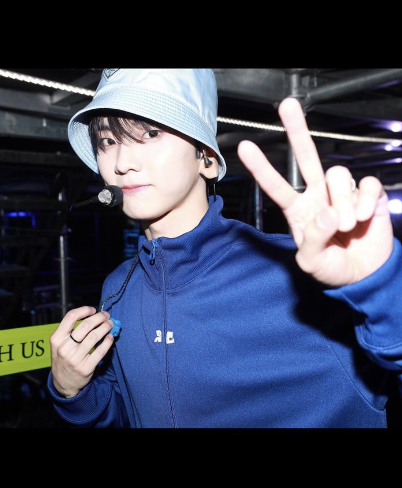 Trying to use some bucket hat yesterday. How do i look deobi? Does it looks cute? kkkkkk.