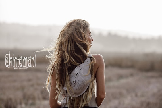 ChintamaniAlch1's tweet image. Banana Bag  Fanny Pack Women  Flower Of etsy.me/34vRst4 #canvasbag #bananabag #hipbag #festivalbeltbag #waistbag #hipbeltbag @etsymktgtool