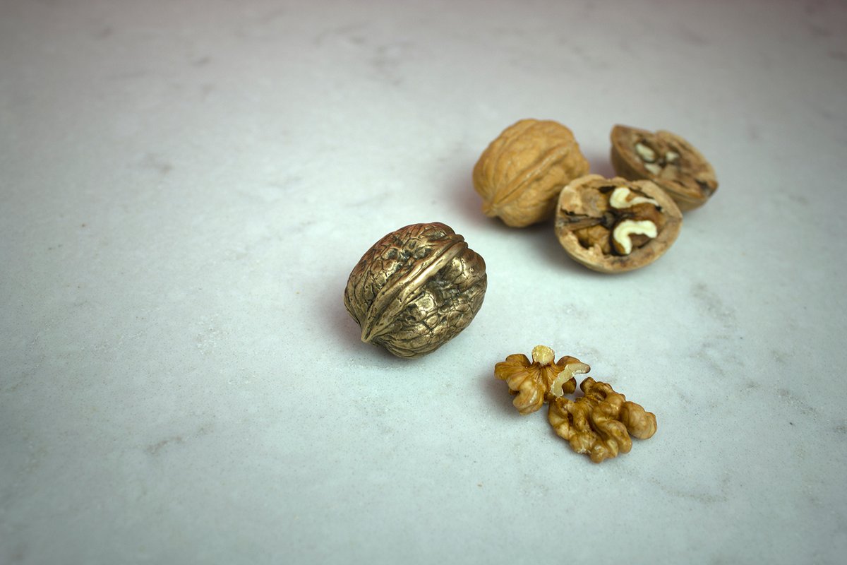 👀Are we nuts about walnuts? Yes! And so does Nukso, the sexiest nutcracker fit for the strongest 🤩💪

#dedalpt #madetheheartway #madeinportugal #happyhome #happymoments #brass #handmade #mari #nutcracker #recycled #raphaelcostes #walnut #ecodesign #sustainabledesign