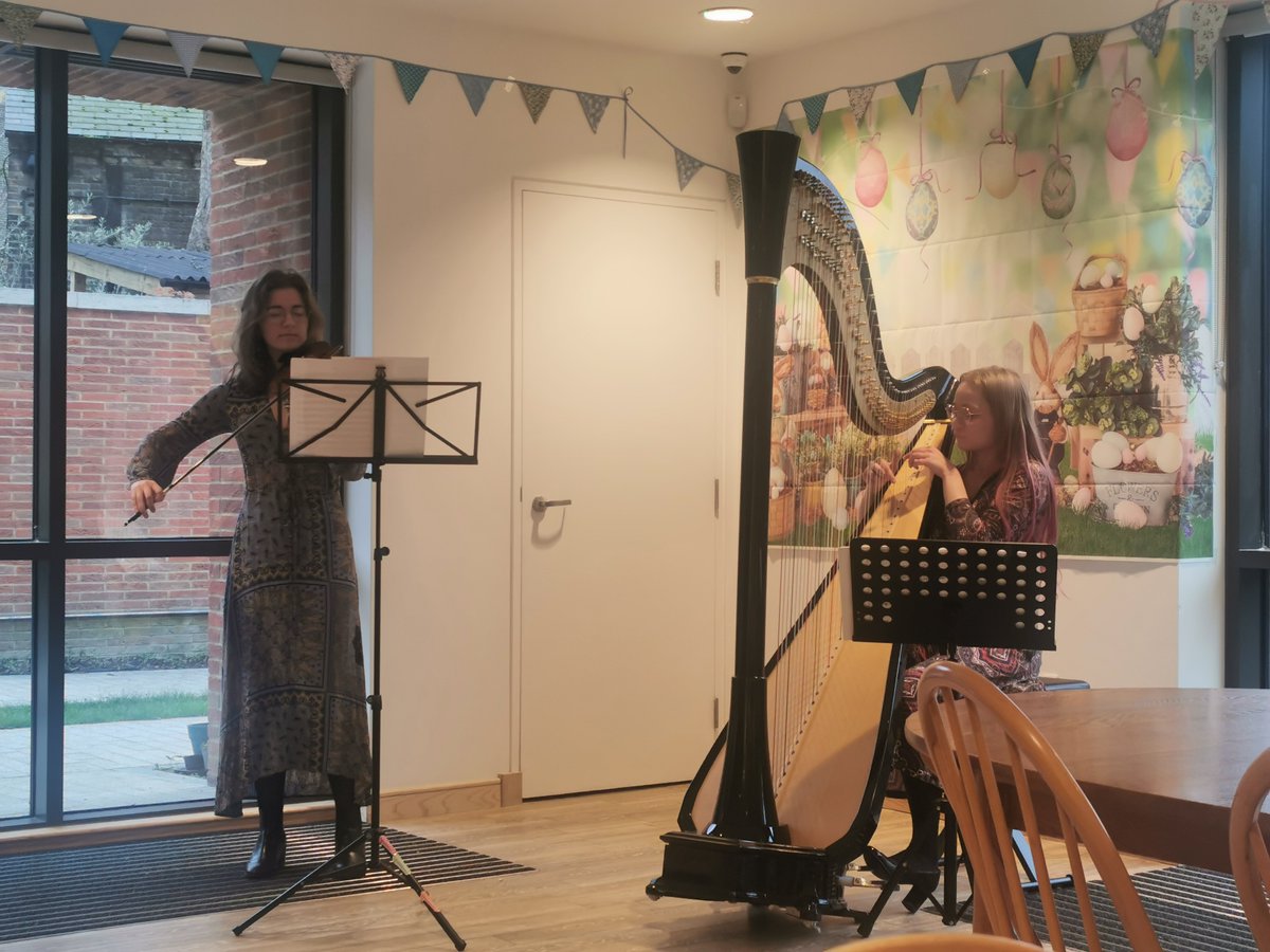 RMHCUK's tweet photo. We were delighted to welcome students from @guildhallschool of Music and Drama recently into our #EvelinaLondon House to play a concert for our families! π΅
They played some absolutely beautiful pieces on the harp and violin. π»
Thank you so much! β€οΈ
#musicmonday #rmhcuk https://t.co/TqiPkg55Qr