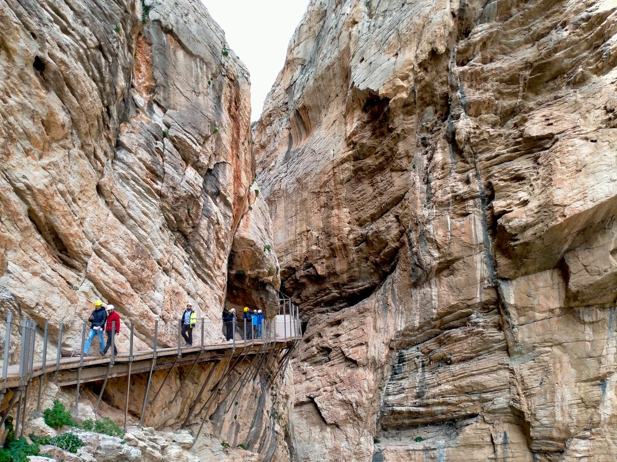 IGME1849's tweet photo. ¿Qué peligro de de desprendimientos rocosos hay en el sendero del Caminito del Rey (#Malaga)?El #IGME_CSIC participa en el estudio, que lidera la Universidad de Granada, que busca minimizar este riesgo. #CaminitodelRey #PeligrosGeologicos #UGR #UJAEN #Alora #Antequera #Ardales https://t.co/HUAKaNS0Ei