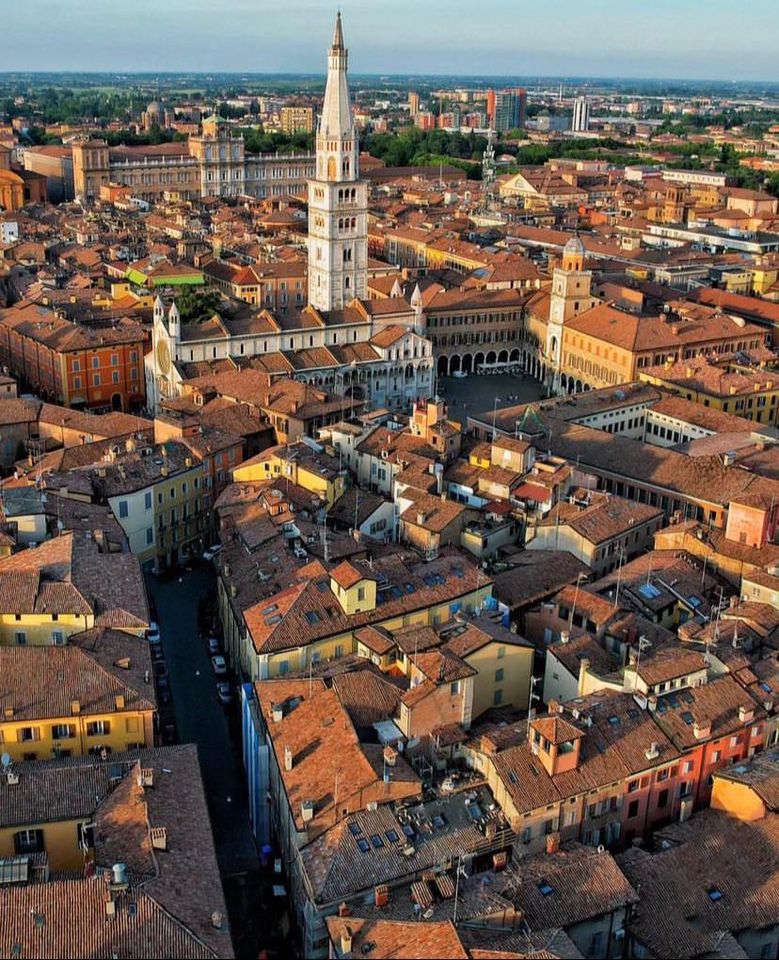 RT <a href="/cittadimodena/">Comune di Modena</a>: 😍Buon lunedì
📆22 maggio, 142° giorno del calendario gregoriano, 21ª settimana, -223 giorni alla fine dell'anno 🏃‍
🌡️Temperature: max 26° min 14° ☀️🌤️
👼Santo del giorno: Santa Rita
📷Modena vista dall’alto 📷
#superfoto di <a href="/pradel/">Krapo</a>…