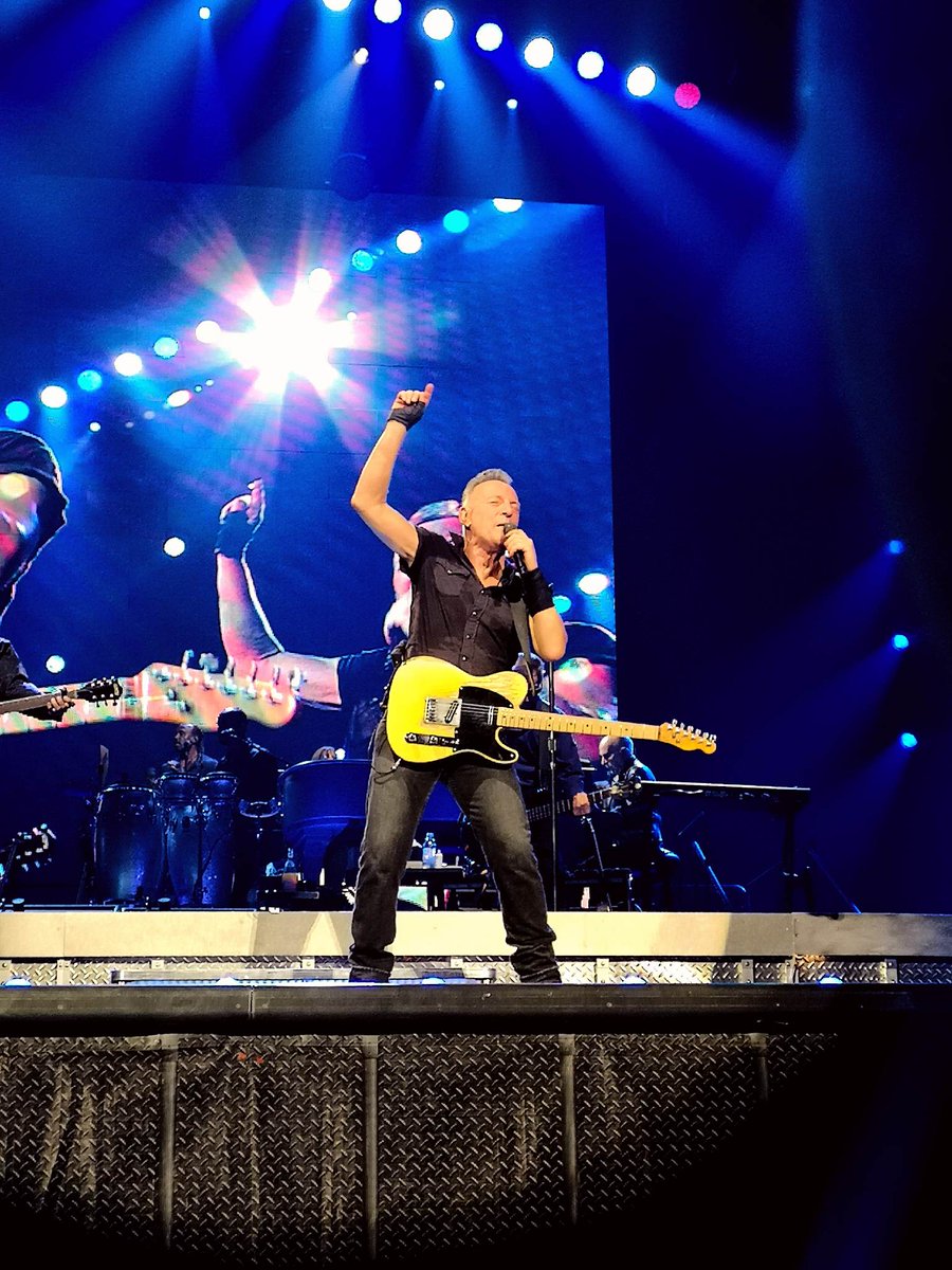 ThunderRoadie_'s tweet image. 7 ans d'attente, déjà une semaine...

#springsteenparis #estreetband #brucespringsteen