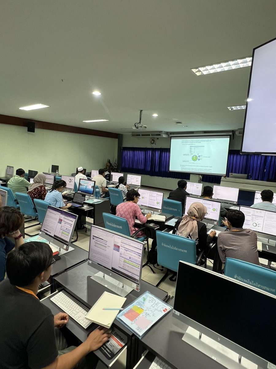 WBParaSite's tweet photo. Thrilled to have kickstarted the @eventsWCS  "Helminth Bioinformatics" course! Today, participants gained invaluable knowledge on utilizing @WBParaSite to explore genes and genomes. https://t.co/Lk68qV3iYU