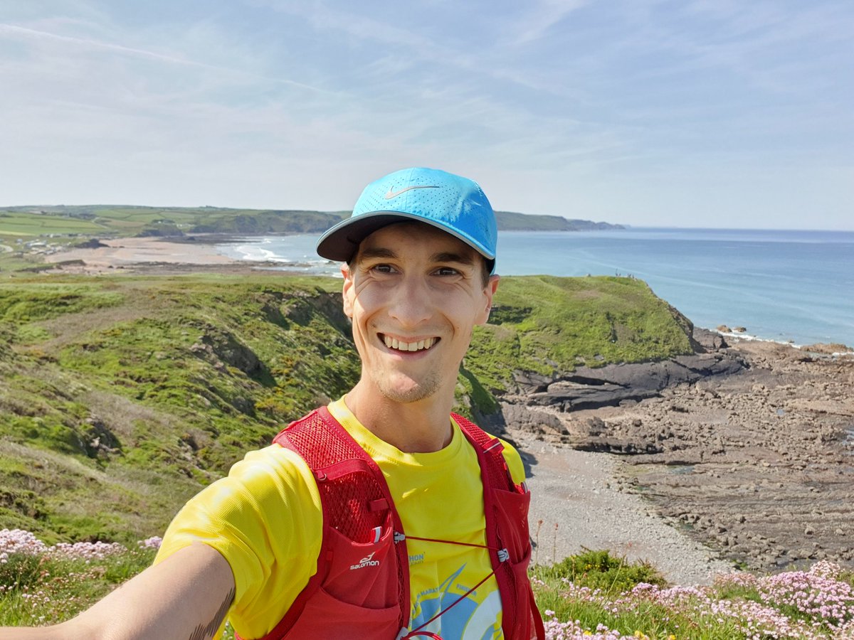 GarethLeitch's tweet image. 10 absolutely gorgeous miles to start the week! Lots of elevation aswell.

#MondayMotivation #ukrunchat #gayrunner @Nike #nikerunning @ASICSeurope