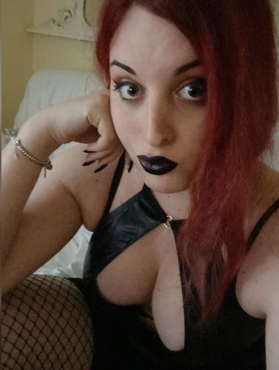 RedMoodyTS's tweet photo. You can call me mommy 🖤 https://t.co/LKjLqrKPuc