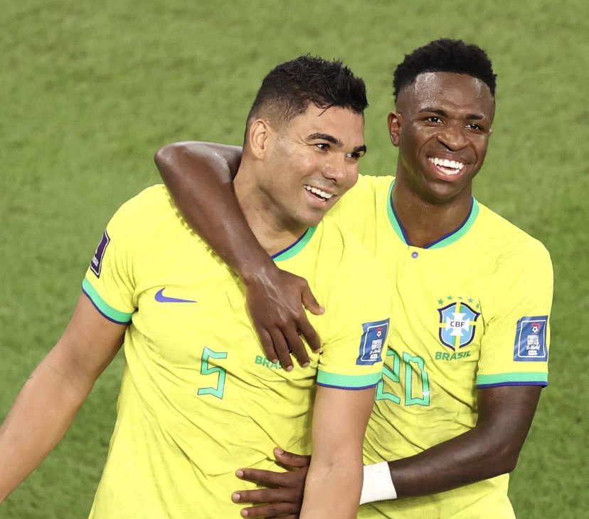 RM4Arab's tweet photo. ⭐️ كاسيميرو (تويتر): أشعر بخيبة أمل وحزن شديد لما يمرّ به فينيسيوس من تصرفات متكررة، لا يمكننا الاستمرار في تحمّل هذه المشكلة التي تتجاوز حدود الرياضة وتؤثر على المجتمع بأسره وتذهب بدون عقاب، الإدانة العلنية ليست كافية، بل العقاب ضروري.

يجب على الليغا اتخاذ تدابير سريعة، لأن هذه المشاهد المتكررة تشوّه صورة كرة القدم الإسبانية، وكذلك صورة اللعبة العالمية، ويجب أن يكون هنالك إجماع بعدم التسامح مع ما يحدث.