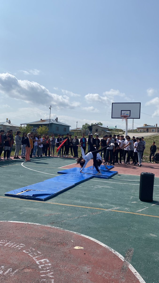 CanikCpal's tweet photo. Gençlere armağan, 19 Mayıs Atatürk’ü Anma Gençlik ve Spor Bayramımızı şiirler, günün anlam ve önemini belirten konuşmalar, jimnastik gösterisi, futbol ve basketbol maçları eşliğinde büyük bir coşku ile kutladık.. 🤍🇹🇷🤍 https://t.co/Hm3G3OGktU