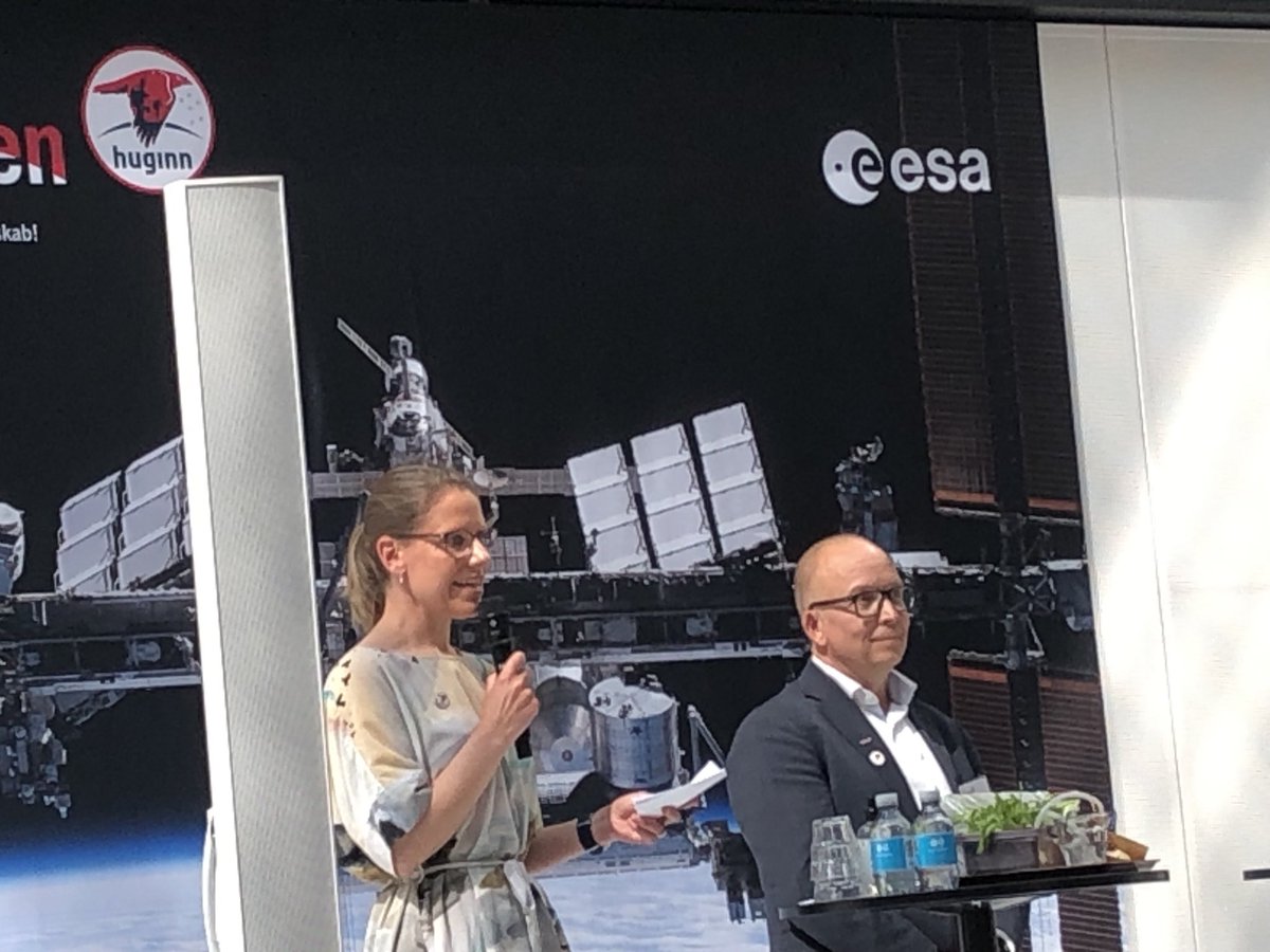 VibekeHjortlund's tweet image. Det sker ikke af sig selv. Nogen skal bære viden om ⁦@Astro_Andreas⁩ mission ud til de unge og vi andre

⁦@videnskabdk⁩ er vi stolte af at samarbejde med ⁦@maikenlolck⁩ og ⁦@MikkelBohm⁩ fra ⁦@nvhus⁩ og ⁦@astra_science⁩ om det

#stem #formidling