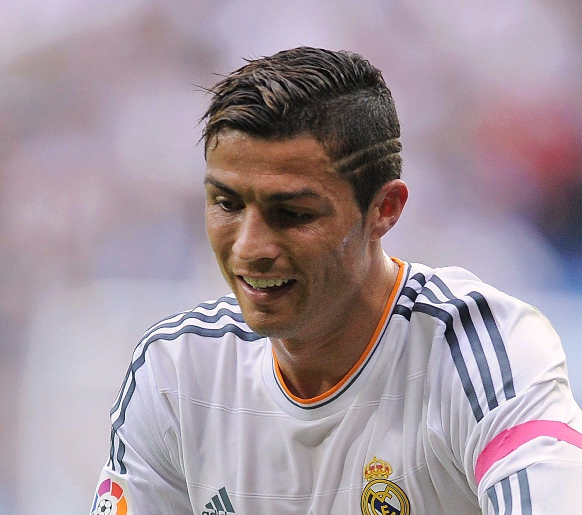 Only true legends will know that Cristiano Ronaldo rocked the noodle hair  before 2017 itself. 😂🔥, image size:1200x1062