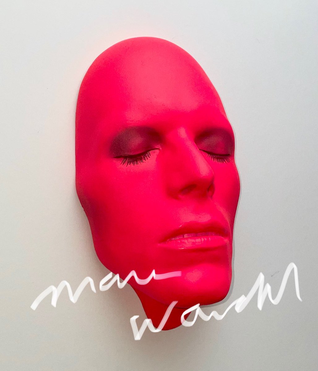 TradeMarkArt's tweet photo. Monday mask shot … ‘Hammersmith/Pennebaker’ red Ziggy prototype mask which riffs on the saturated red tones of the 1973 concert film. Will be adding this item to my sale later this week…stay tuned! #davidbowie #ziggystardustmovie #bowiemasks #originalbowiemask #ziggystardust https://t.co/DSsNocyvfu
