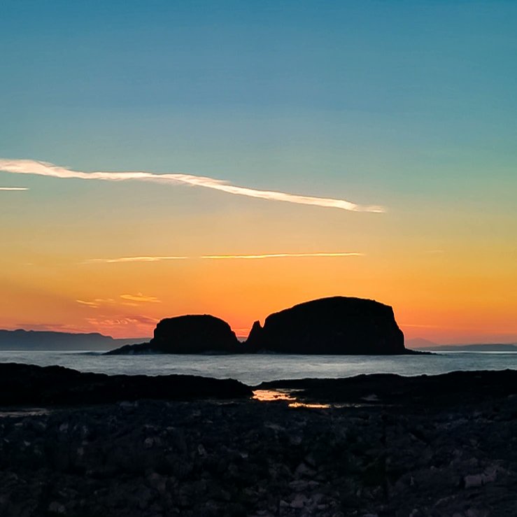 Sheep Island sunrise. #ballintoy #northcoast #visitcauseway #causewaycoast #photography #beautiful #NorthernIreland