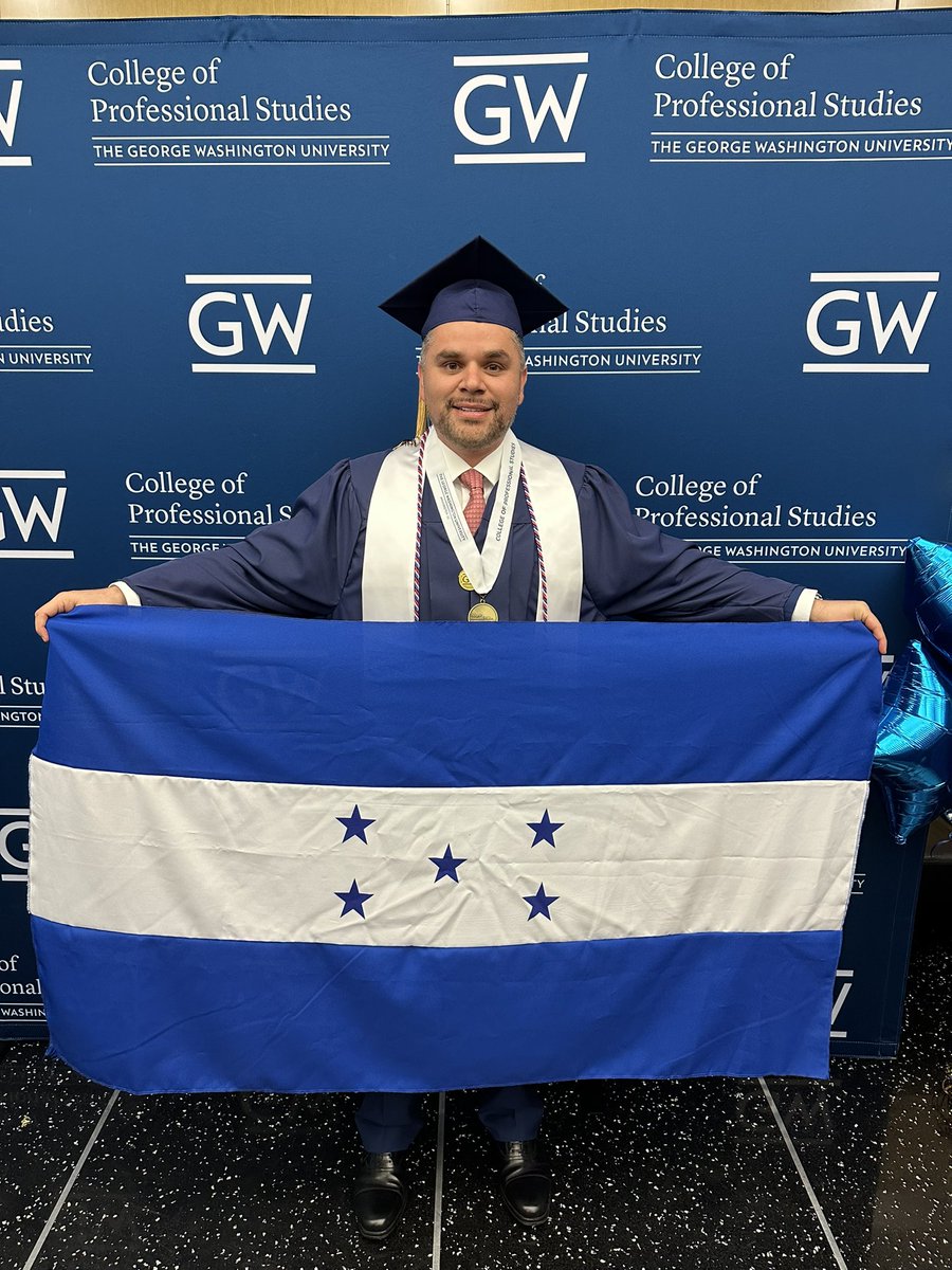 David_Chavez's tweet photo. Me siento muy agradecido de haber completado mi maestría en la Universidad GW. Quiero agradecer a Dios por su guía y fortaleza en este camino, y también a mi familia, amigos y profesores por su apoyo constante. ¡Este logro es para todos nosotros! #GWU #Maestría #Agradecido" https://t.co/CppKkcM0fs