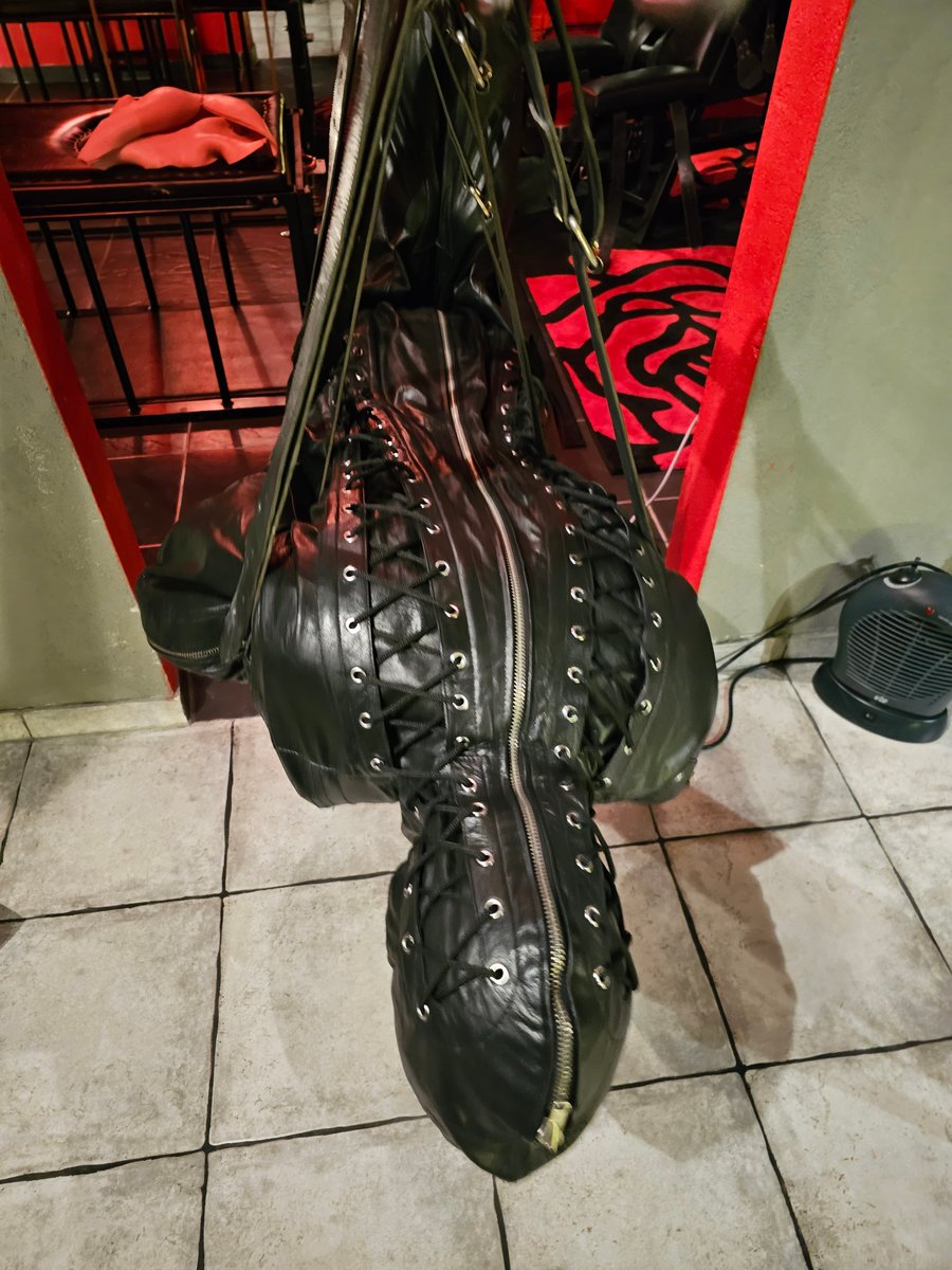 LadyPascal1's tweet photo. New: leather doggy bondage sack, offers very attractive possibilities of fixation. How do you like it? #leather #bondage #RESTRICTAct #hungup #doggybag https://t.co/n6UfOYY7Or