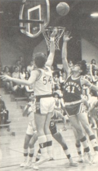 When Ainsworth traveled to Valentine in 1969, both squads brought their best sock game. And check out that A on the side of the Bulldog shorts. Excellent!