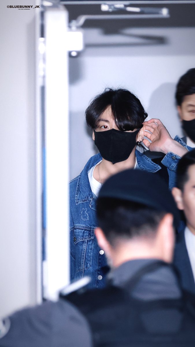 BlueBunny0901's tweet photo. 230408 ICN 출국 HD
 #jungkook #JUNGKOOK #JK #BTS #전정국 #정국 #방탄소년단 #ジョングク
@BTS_twt https://t.co/mSR4t8BK6i