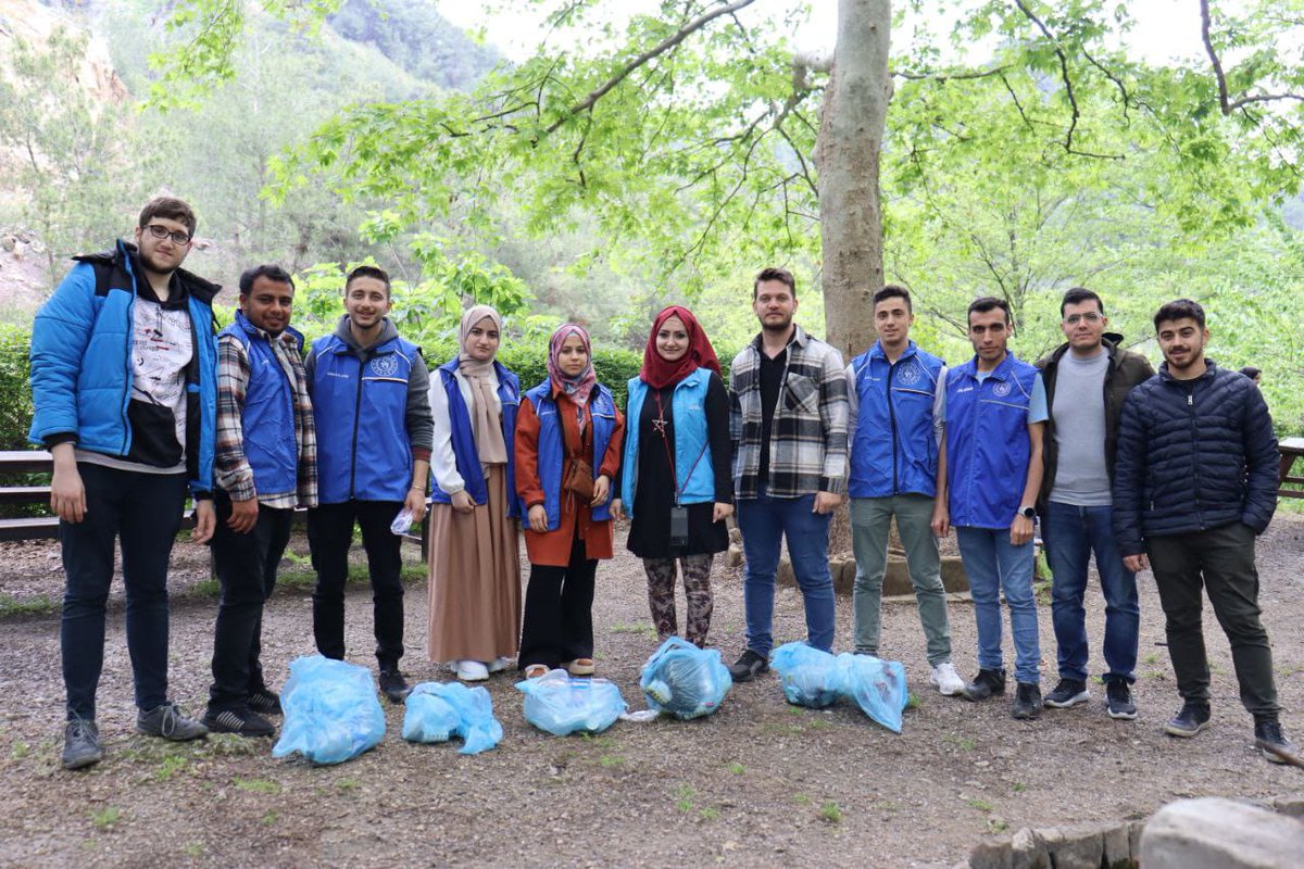 GSB_AdanaGM's tweet photo. Temiz çevre ve bilinçli gençlik, daha sağlıklı ve güzel günlerin habercisidir ☘️

Bizim ve gençlerimiz için çevre temizliği her zaman gündemimizde. 💪🏻

#VerEliniKardeşim
#GSBSosyalUyum
#ÇevreTimi
#AdanaGM https://t.co/ULVQW8SGnH