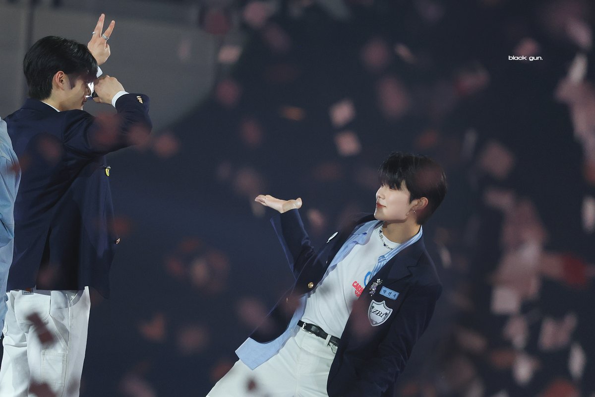 black gun. tweet media