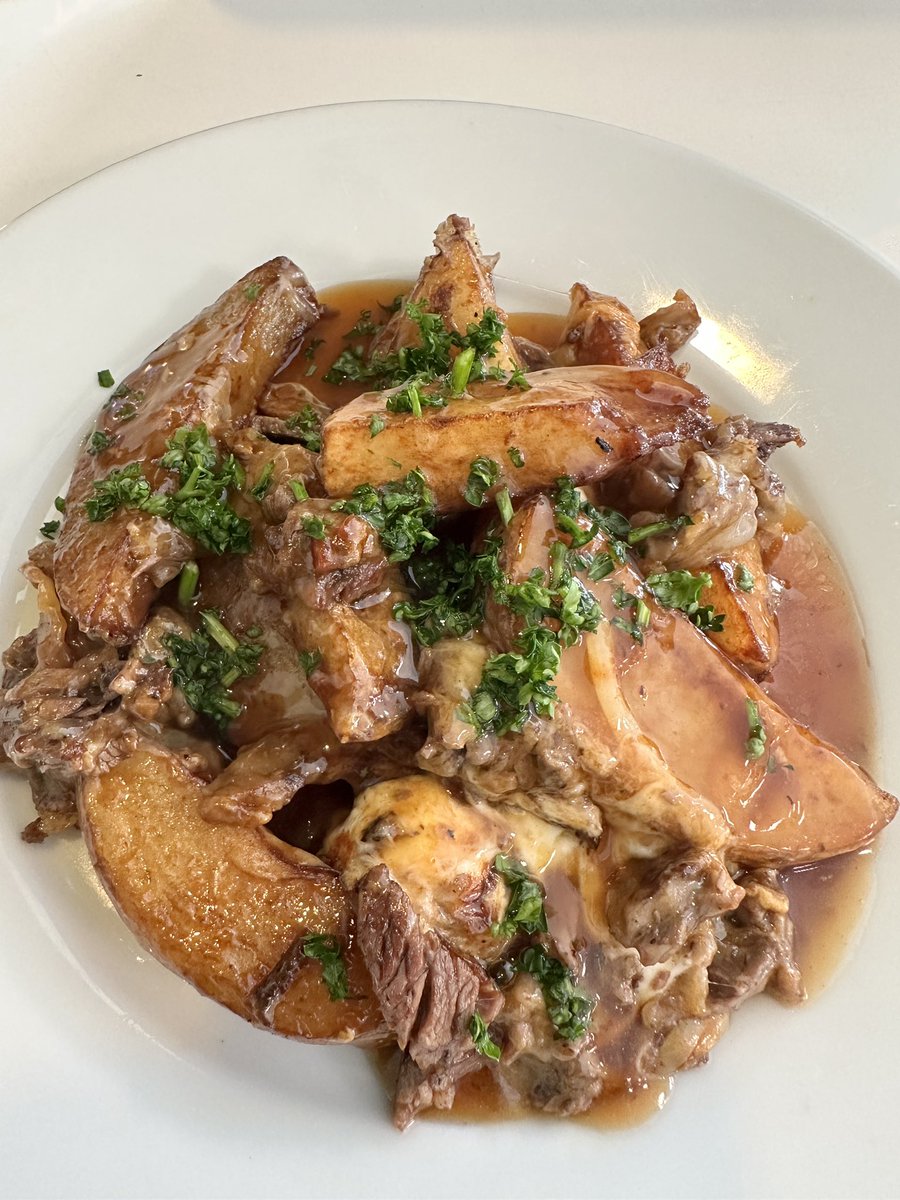 Another fantastic lunch at <a href="/dhlexpressuk/">DHL Express UK</a>! A wonderful chefs theatre of Canadian poutine. @AngelHillFood