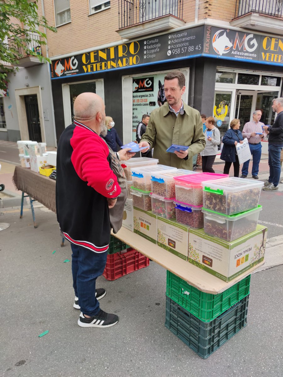 ammembrilla's tweet photo. 🛍 El tradicional mercadillo de los lunes en #Armilla tiene que tener más publicidad y vida. 
✅️ Trabajaremos para que sea un punto de referencia comarcal al que acudan muchos vecinos y los vendedores sean escuchados para dar respuesta a sus necesidades.
#ArmillaNosUne🫂 https://t.co/VyTya5ErQd