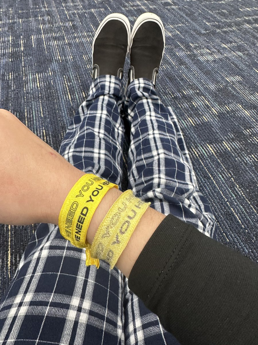 jane_voith's tweet photo. Mindful Monday - wore my pajamas/comfy clothes and did a puzzle in first period, and @cgenova04 gave me a new #betweenthebells (@TWLOHA) bracelet! (I still had my one on from last year 😁) https://t.co/JqLYbUi4XC