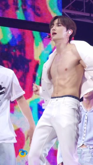 prio seat sa concert: sa tabi niya