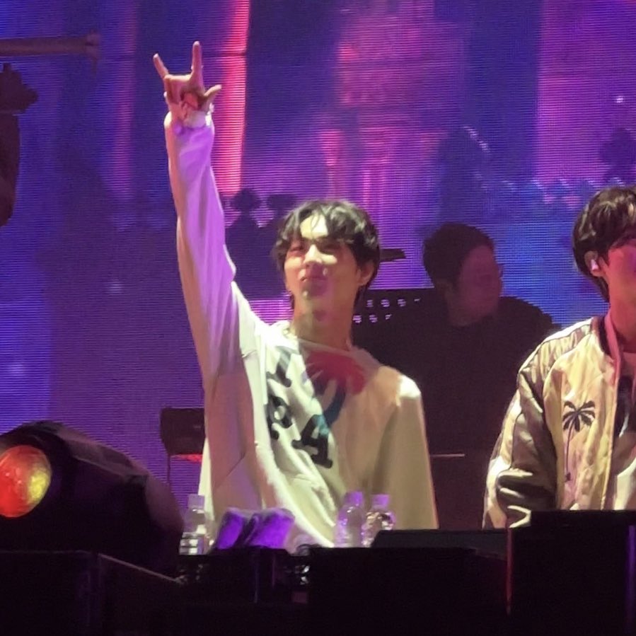 락스타 고양이 🤘🏻🎸