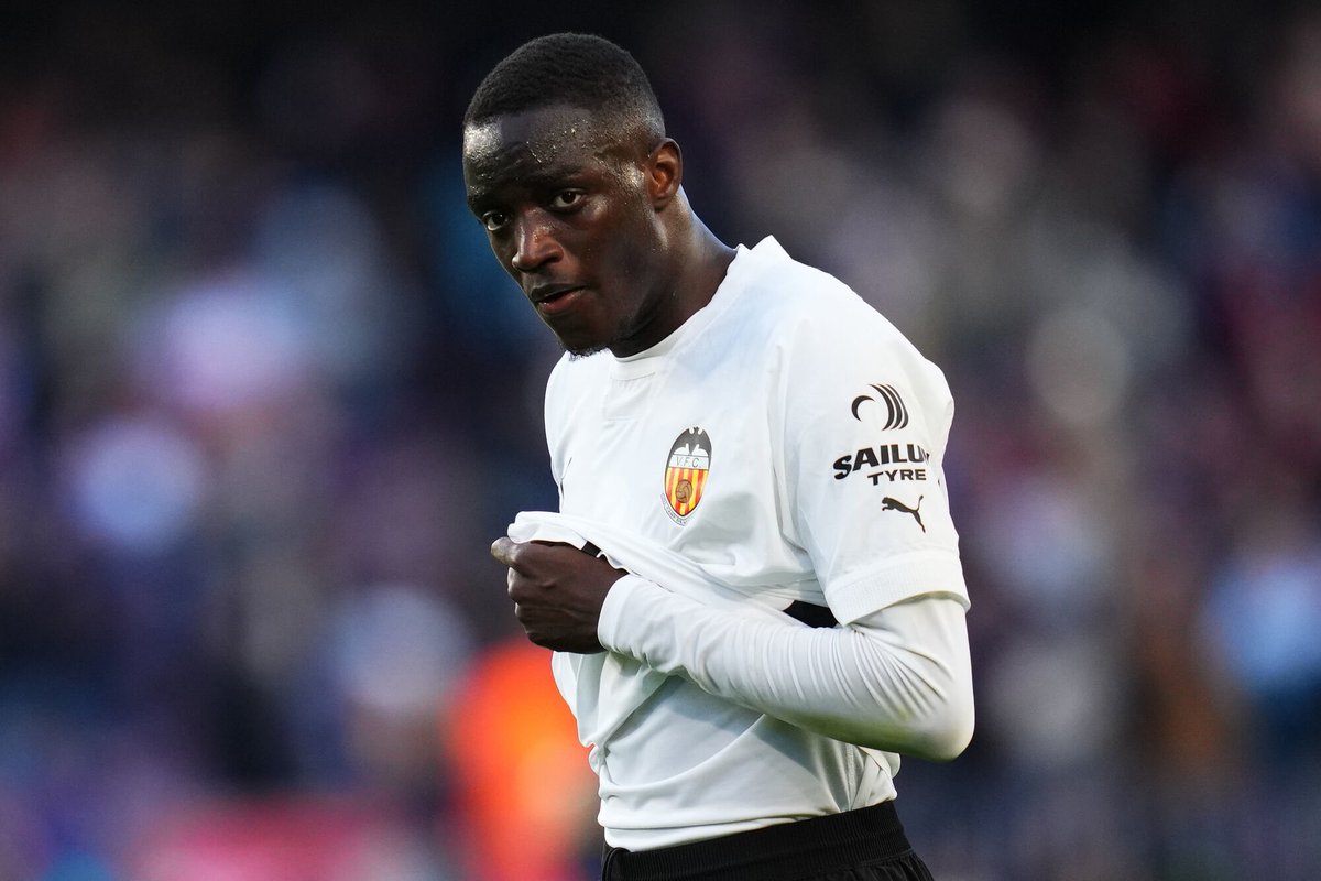 Le message de Mouctar Diakhaby, joueur de Valence, après les insultes racistes dont a été victime Vinicius hier :

« Je soutiens Vinicius contre les insultes racistes qu'il a reçues de certains fans. Et j'espère que mon club fera le nécessaire pour sanctionner fortement ceux qui