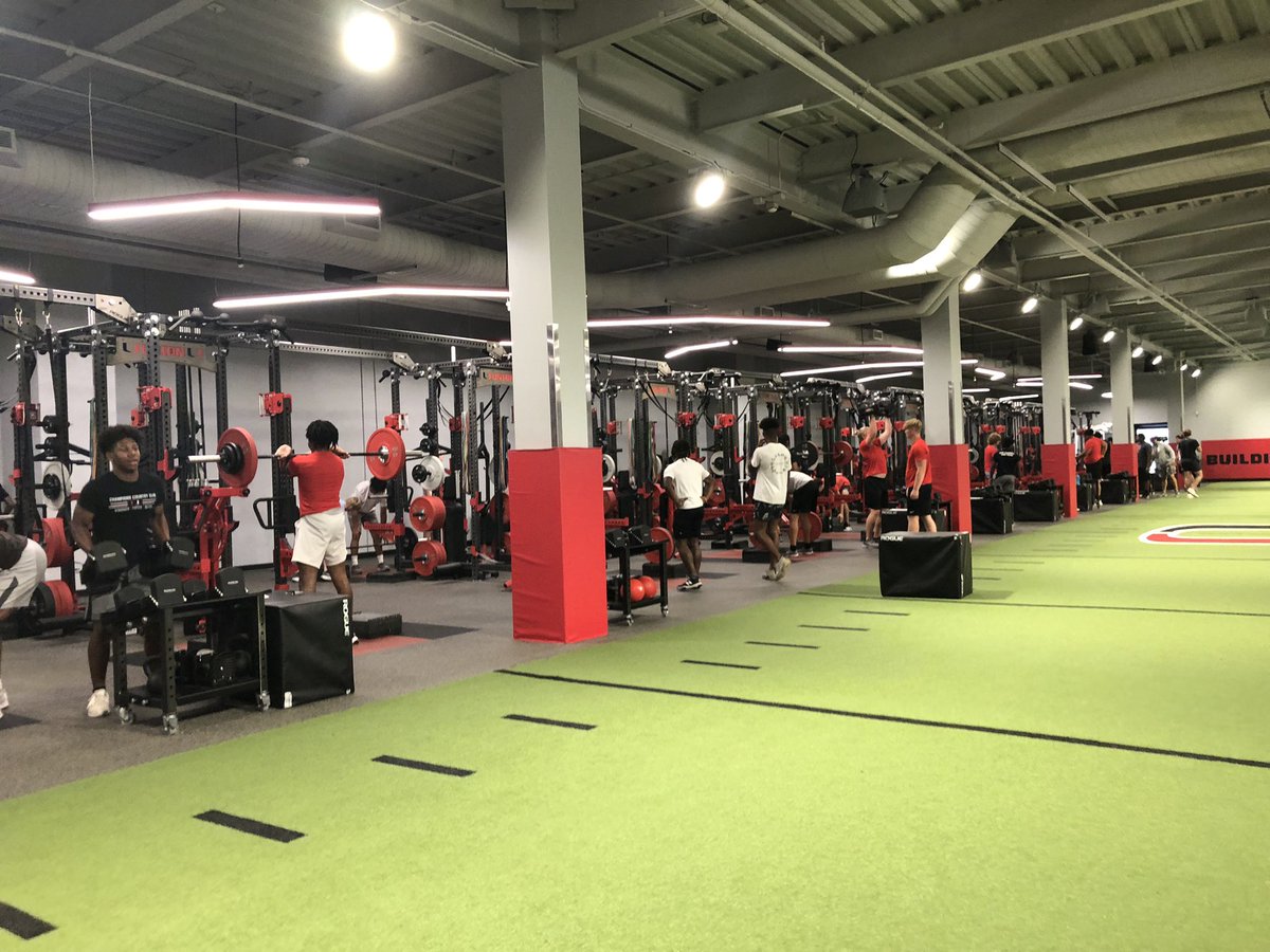 union_baseball's tweet photo. Blessed to have the facilities and staff. 2 varsity squads getting their work in! Shoutout to @zac_mo56 for leading @UnionFootball and baseball this morning through their weight programs. https://t.co/ZhGR5UeNLA