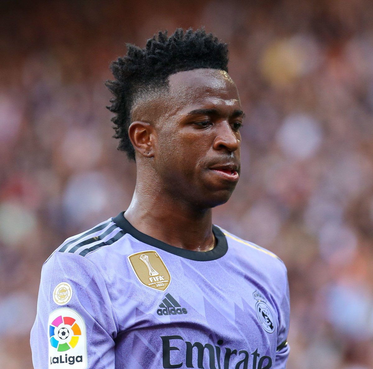 ogalomaringa's tweet photo. O Aruko Sports Brasil repudia todas as agressões e insultos racistas que o atleta Vinícius Júnior sofreu e vem sofrendo em campo pelos adversários e torcidas na Liga Espanhola. 

Racismo é crime, e precisamos sim punir e combater todo e qualquer ato. 

#RacismoNão ✊🏿 https://t.co/jdcP9Ih5Nb