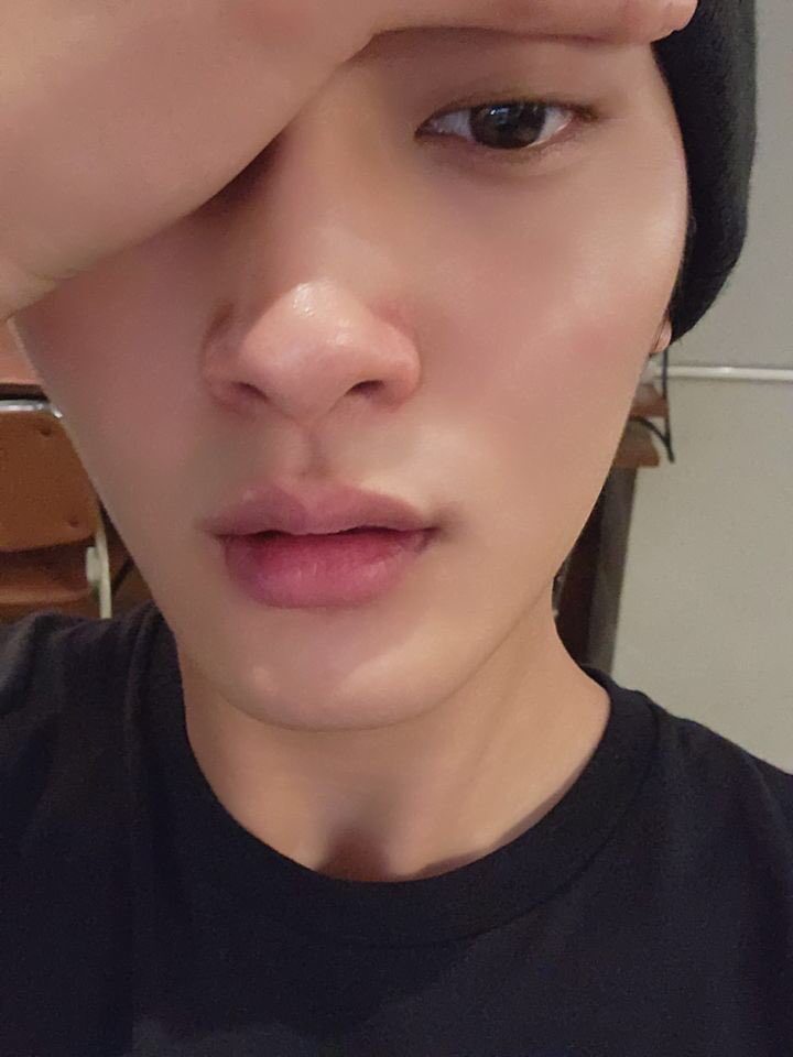 Taeyoung - Fancafe 

“No Cravity park?!?!?”