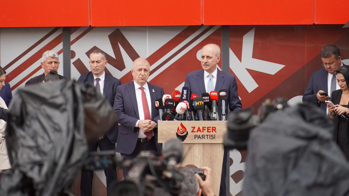 zaferpartisi's tweet photo. Genel Başkanımız Prof. Dr. Ümit Özdağ, Ak Parti Genel Başkanvekili Sayın Numan Kurtulmuş ile Zafer Partisi Genel Merkezi'nde Cumhurbaşkanlığı seçimlerinin ikinci tura kalması ve Zafer Partisi'nin politikaları hakkında görüştü.
Görüşmenin ardından ortak basın toplantısı düzenlendi.